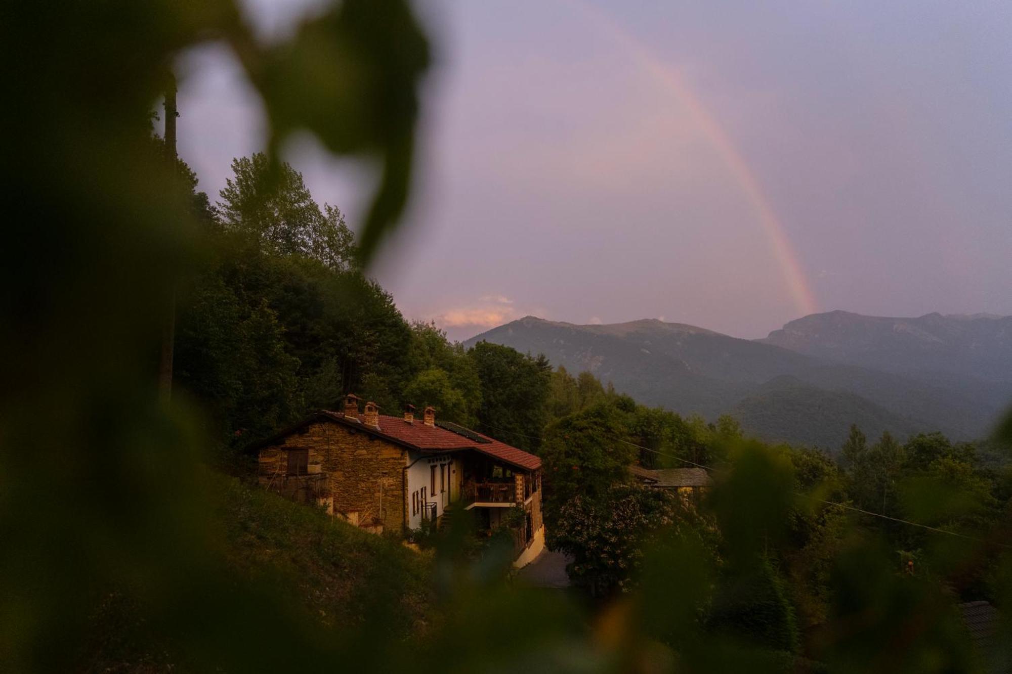 Iduevagamondi - Ospitalita Rurale Famigliare Di Montagna Bed & Breakfast Chiusa di Pesio Exterior photo